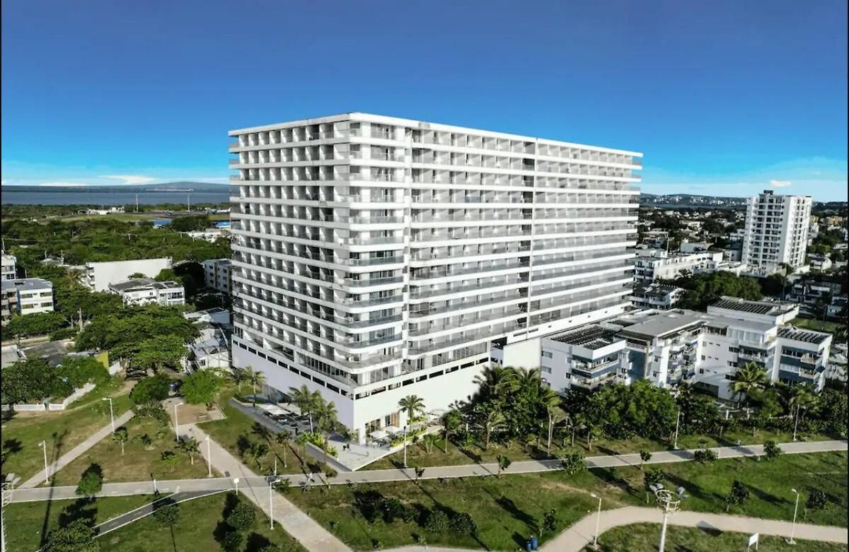 Modern Near The Airport Apartamento *