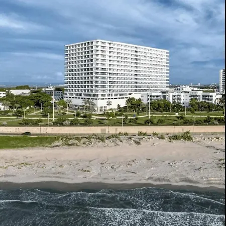 Modern Near The Airport Apartamento
