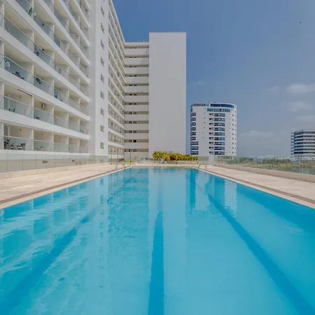 Modern Near The Airport Apartamento *