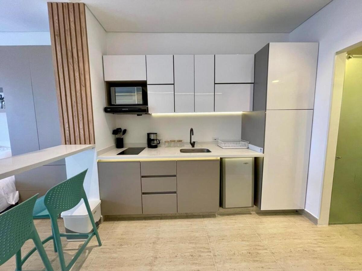 Modern Near The Airport Apartamento