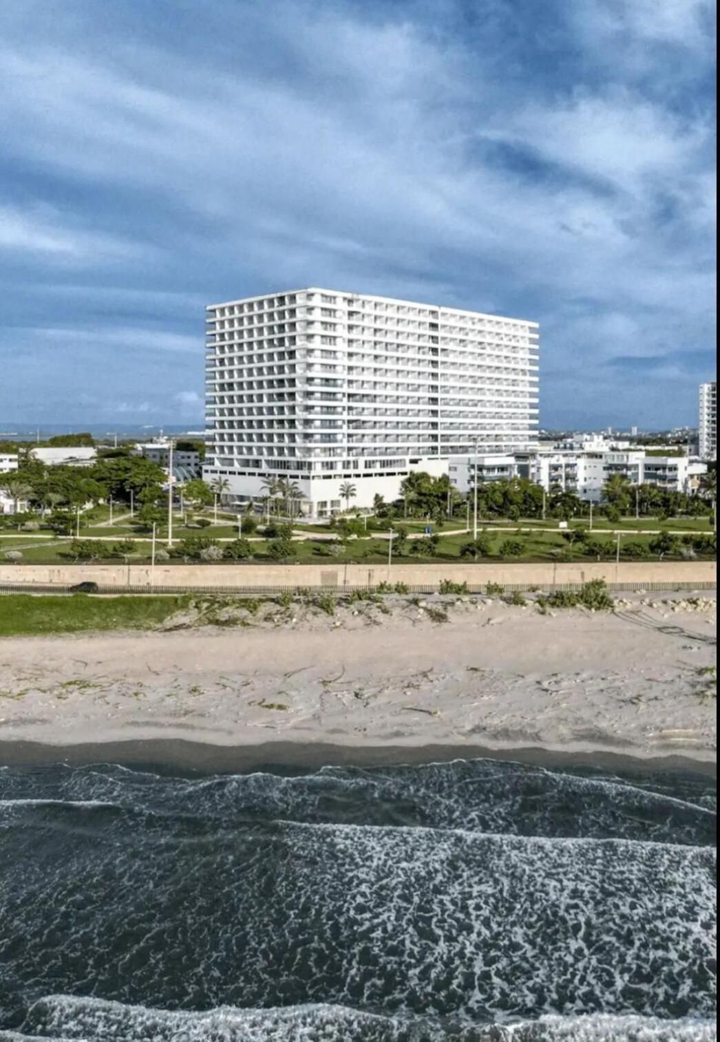 Modern Near The Airport Apartamento